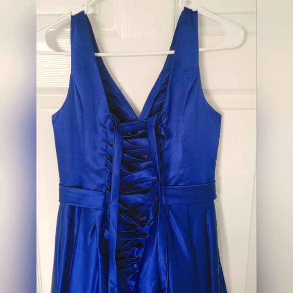 Royal Blue lace up back A-line sleeveless gown prom dress with pockets size 2 - Picture 4 of 5
